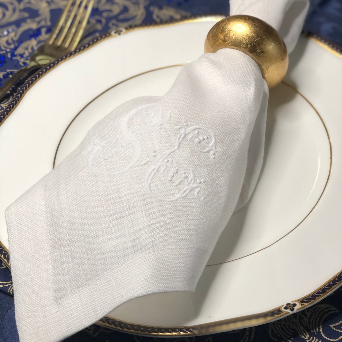 Laurel Leaf Monogrammed Embroidered Cloth Dinner Napkins – White
