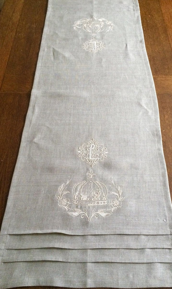 Crown Wreath Table Runner - Linen and Letters