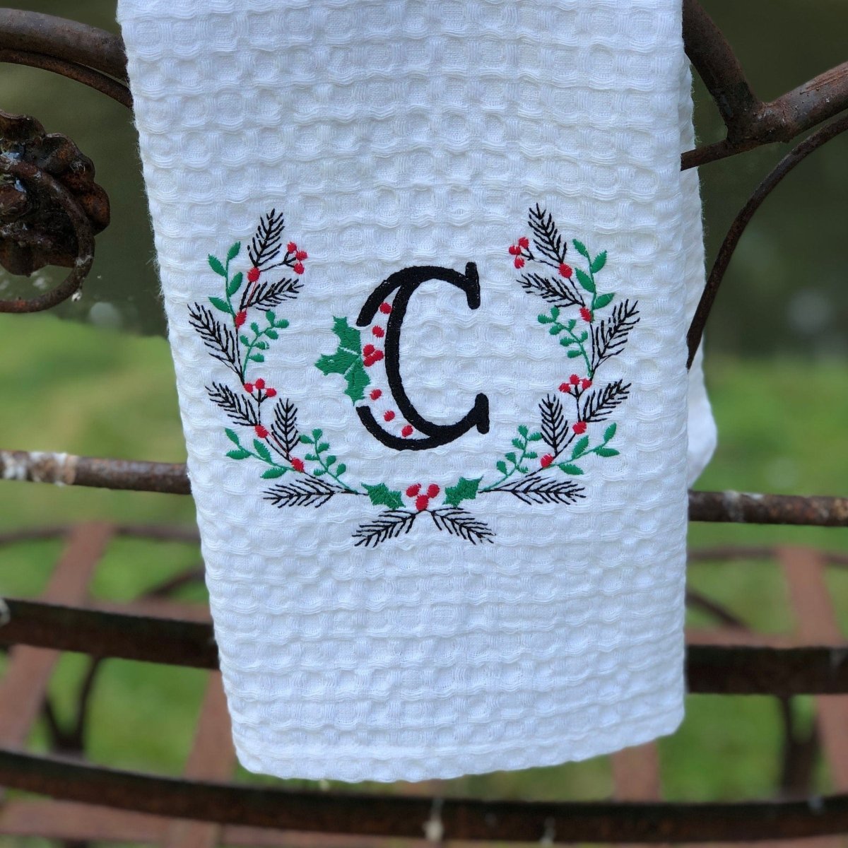 http://linenandletters.com/cdn/shop/products/personalized-christmas-kitchen-towel-189171.jpg?v=1696777718