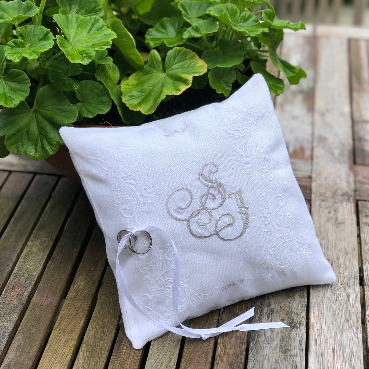 Ring bearer's Pillow Embroidered Monogram - Linen and Letters